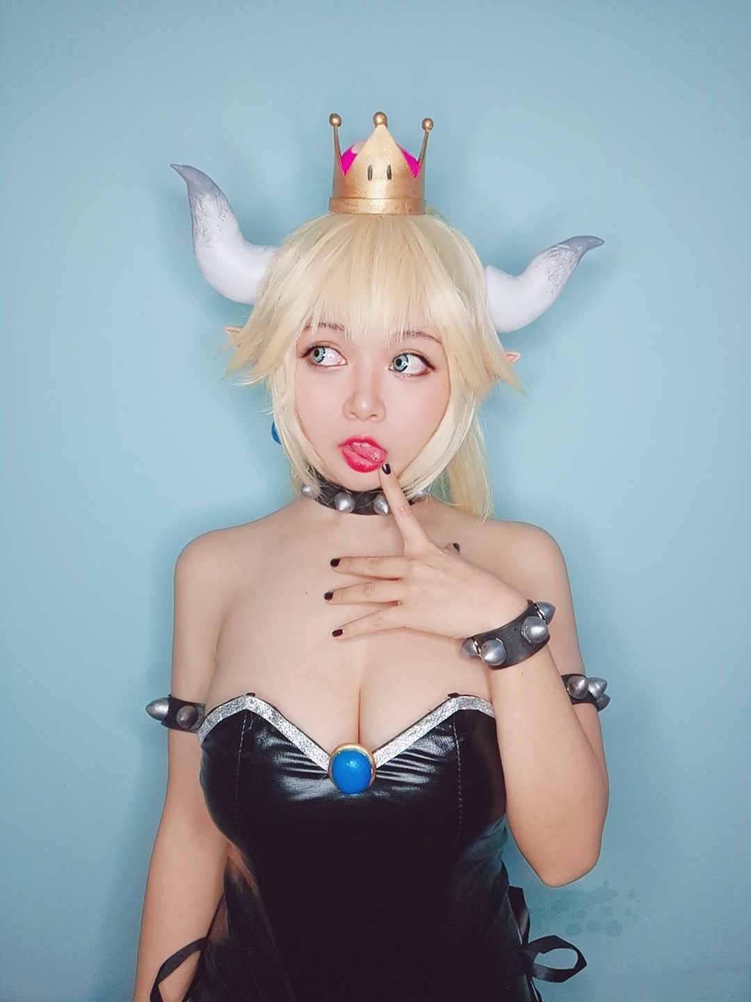 886����
