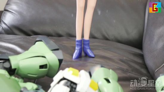 886