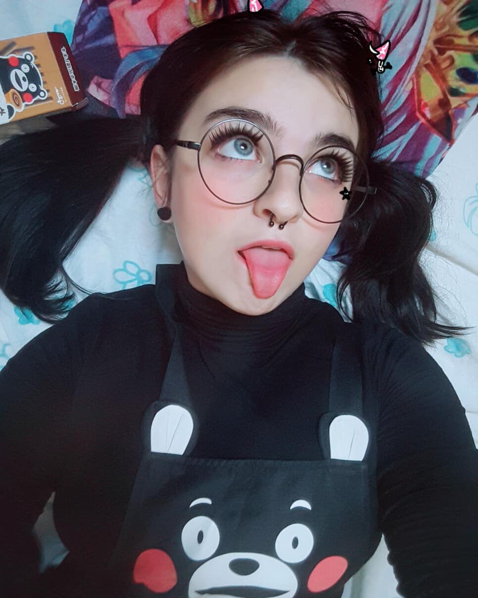 ۶ 