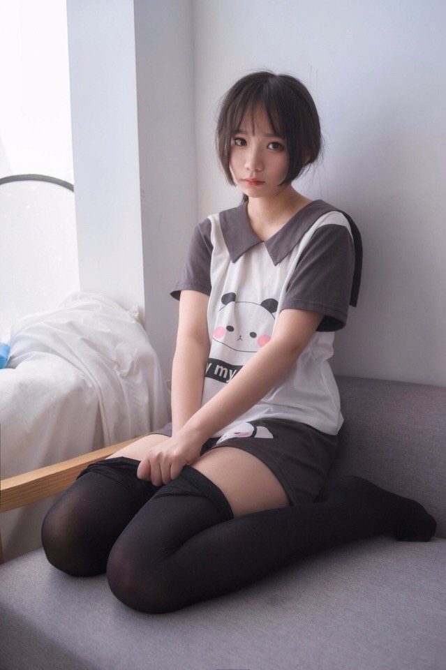 886