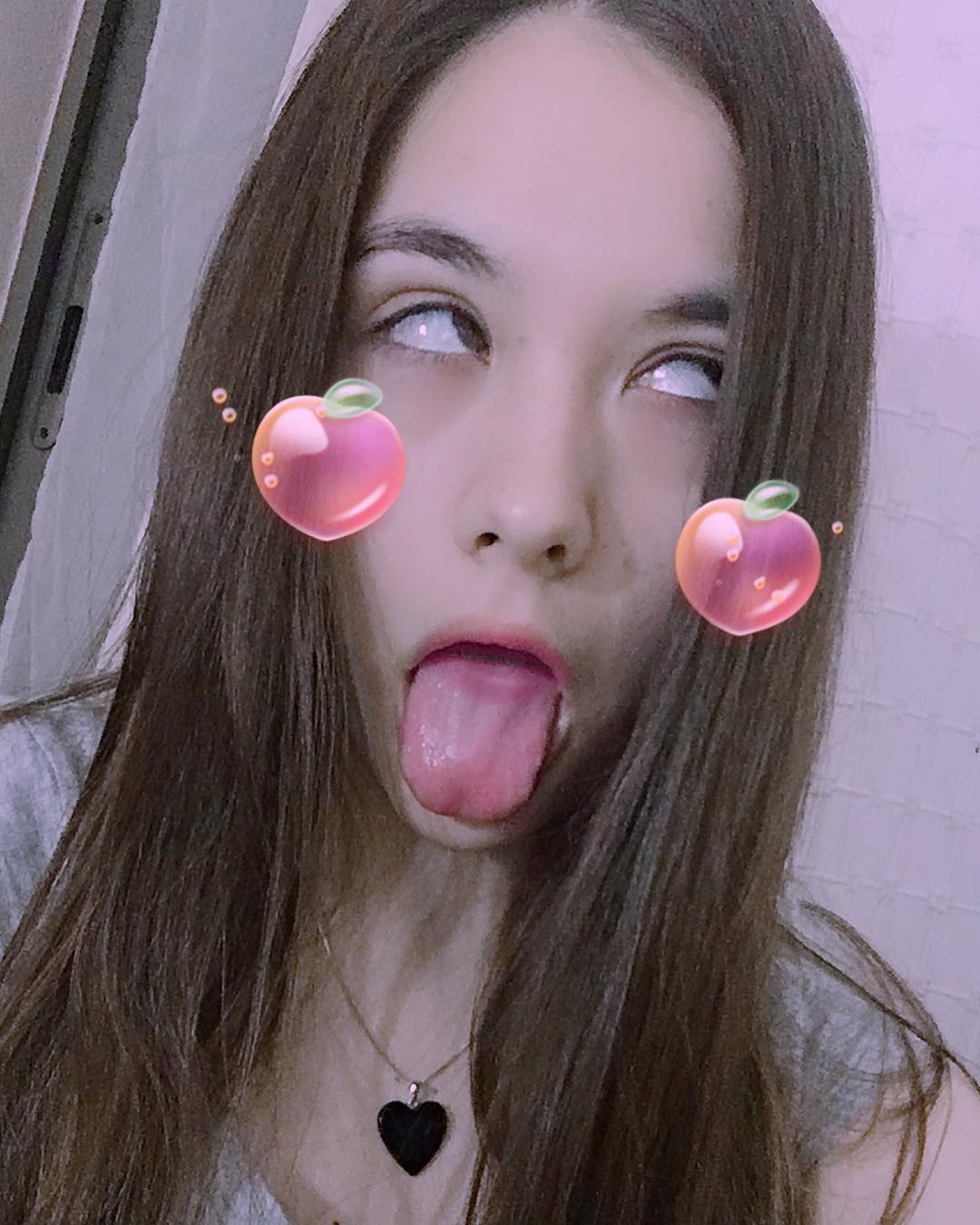 ۶ 
