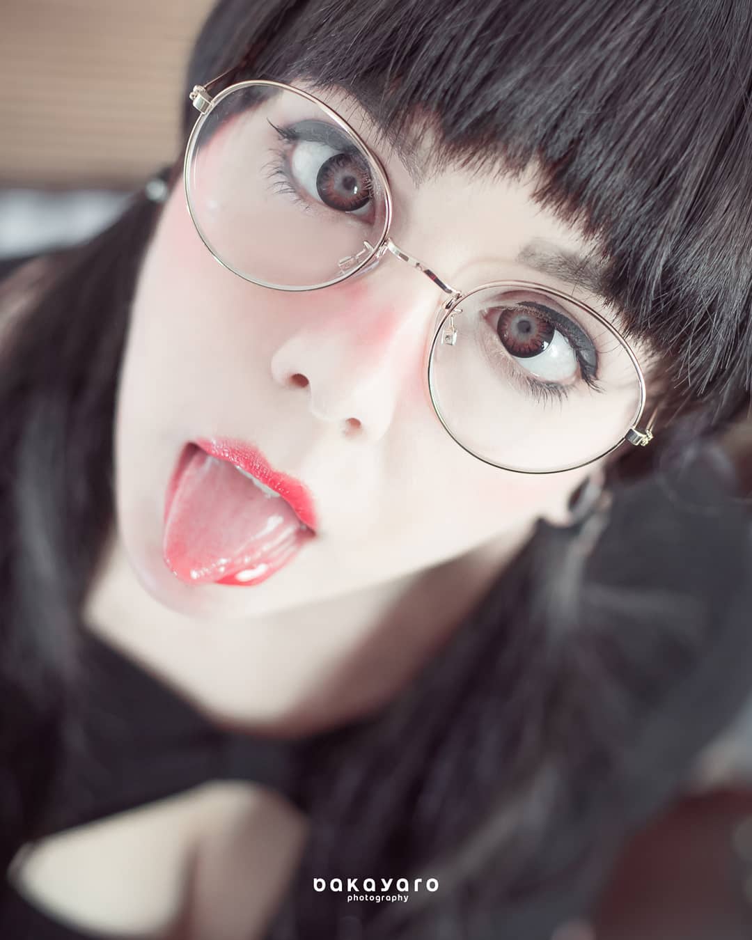 ۶ 