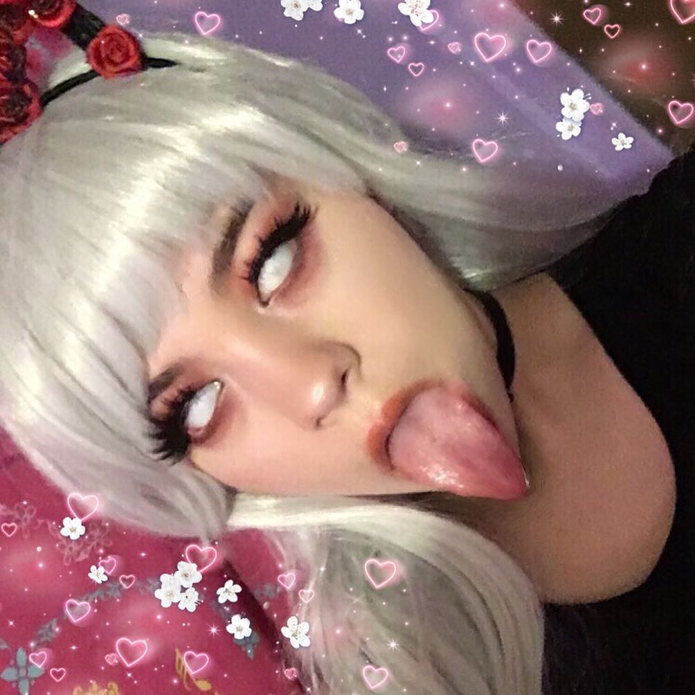 ۶ 