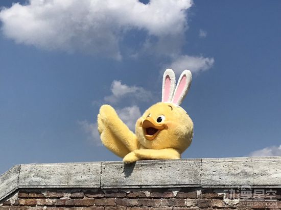 886