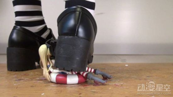886