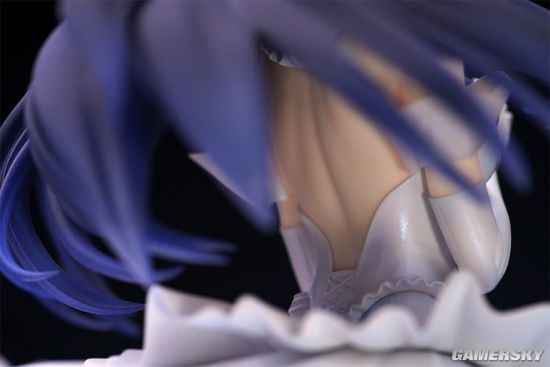 886
