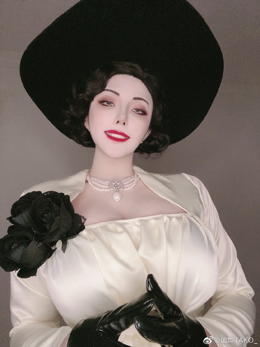 ߻ԭΣ8 Alcina Dimitrescu ????