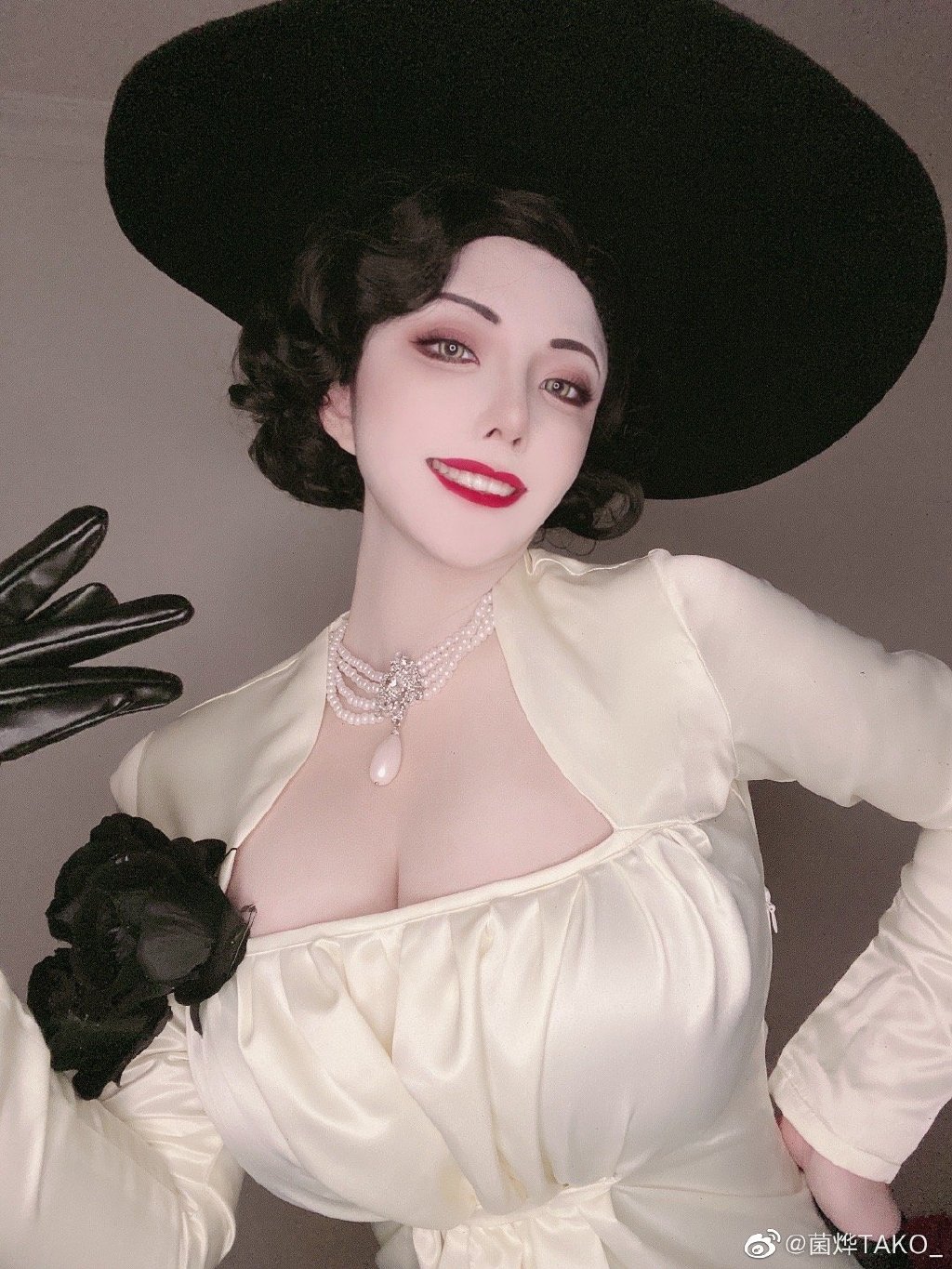 ߻ԭΣ8 Alcina Dimitrescu ????