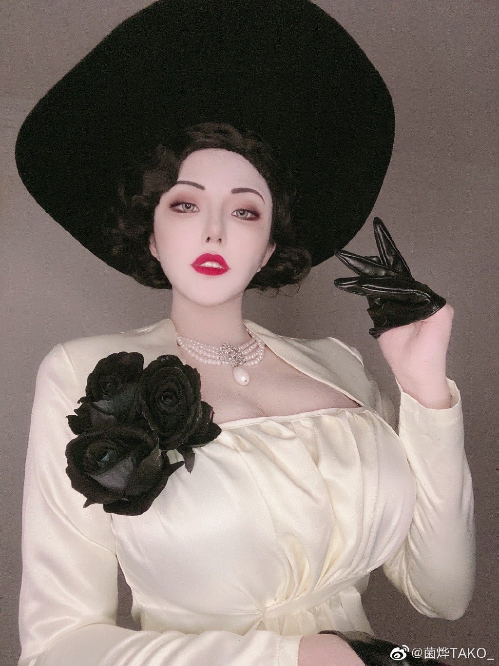 ߻ԭΣ8 Alcina Dimitrescu ????