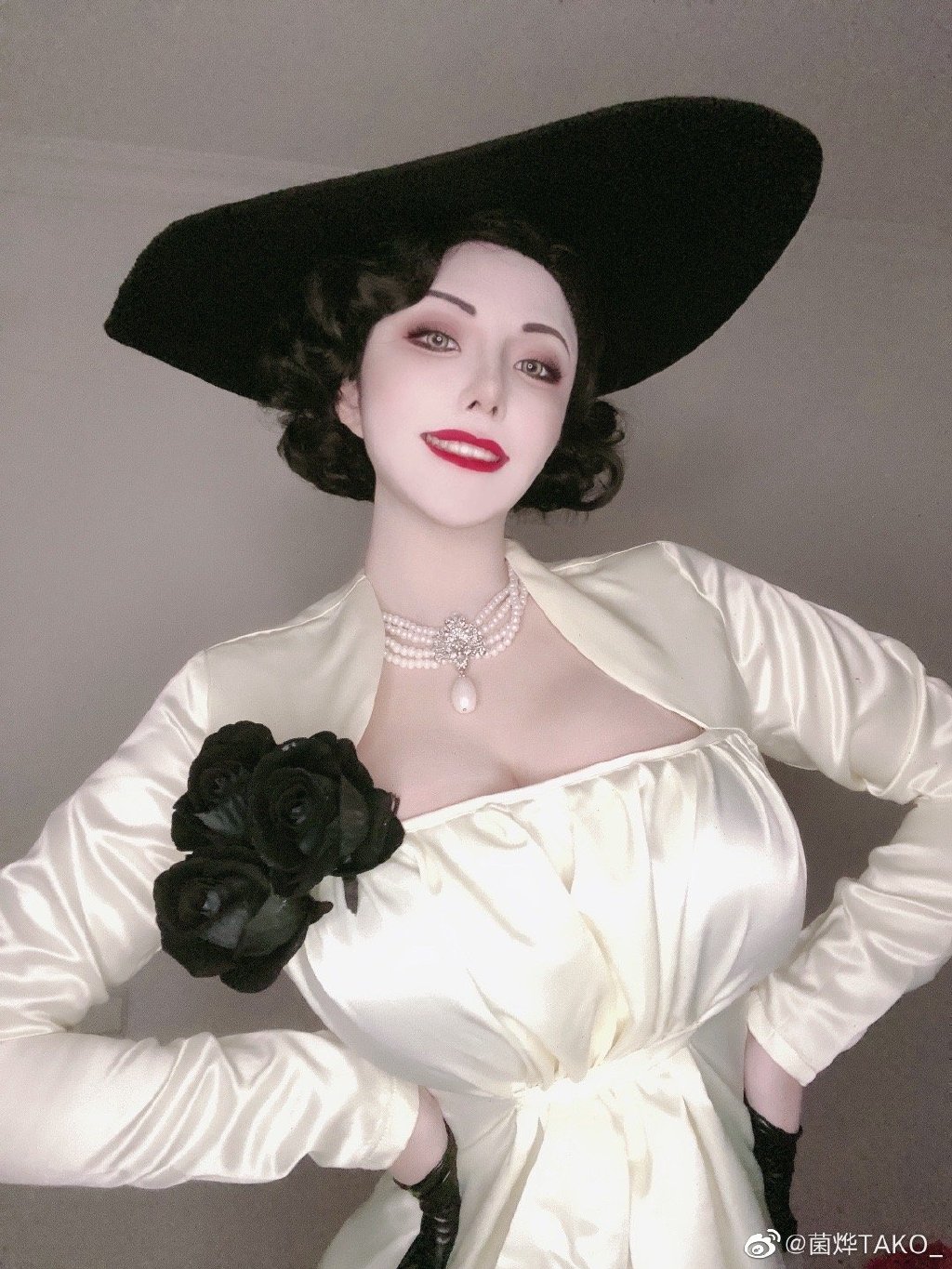 ߻ԭΣ8 Alcina Dimitrescu ????