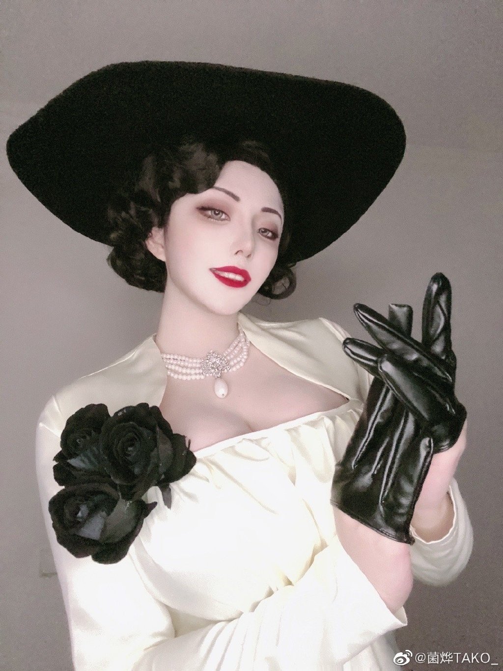 ߻ԭΣ8 Alcina Dimitrescu ????