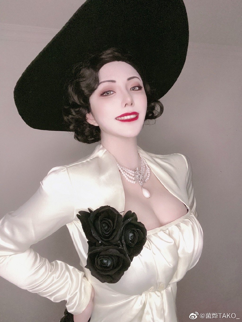 ߻ԭΣ8 Alcina Dimitrescu ????
