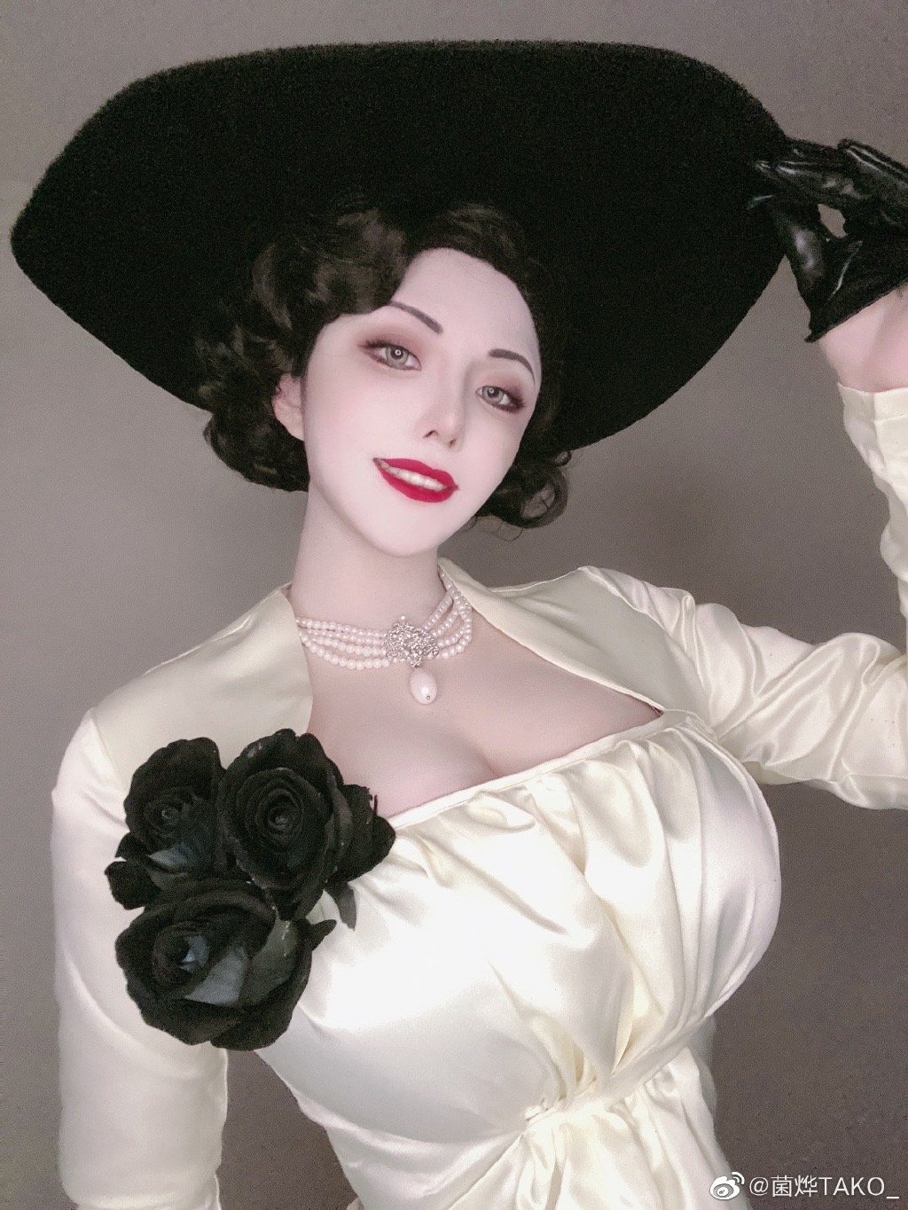 ߻ԭΣ8 Alcina Dimitrescu ????