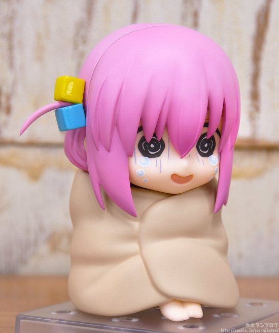 886